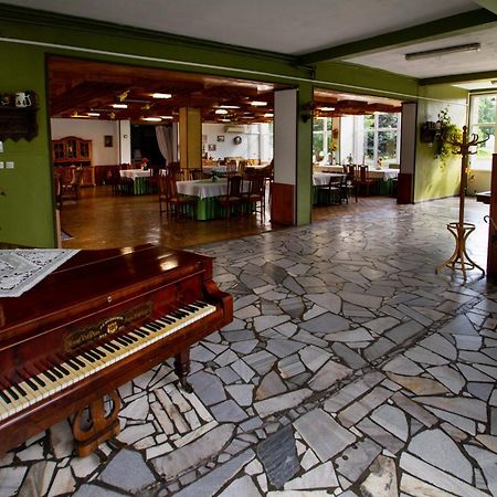 Grodkow  Zajazd Grodek Bujak Robert Naclegi I Restauracja المظهر الخارجي الصورة